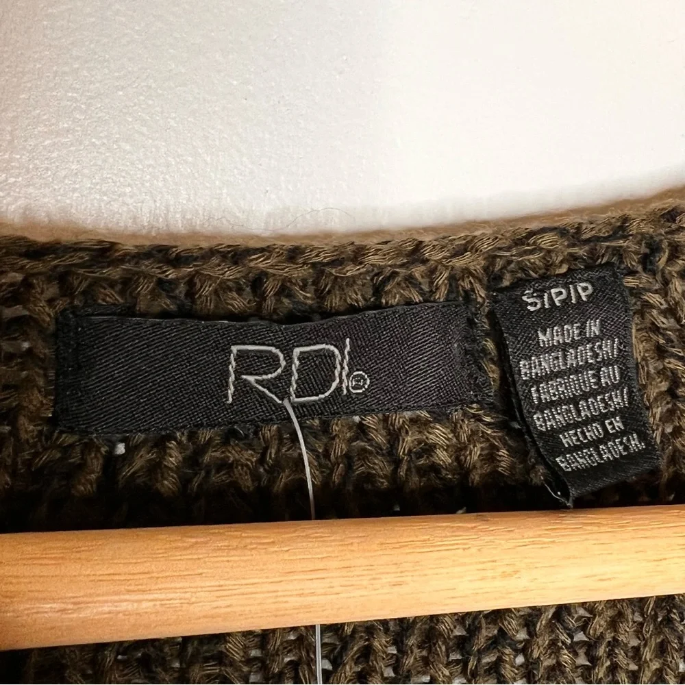 RDI new vneck